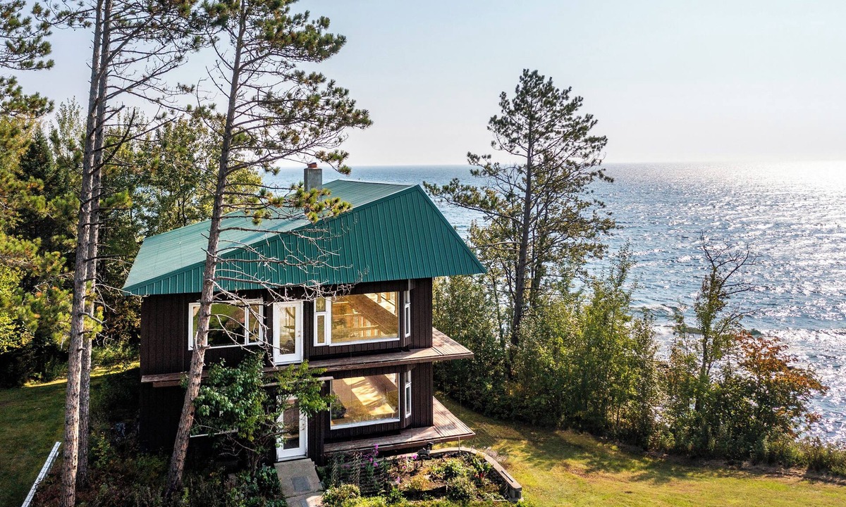 Castle Danger House | Stunning Lakehouse in Castle Danger