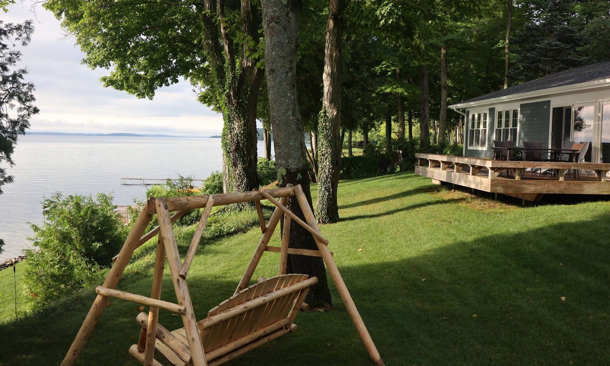 Suttons Bay Cottage | Stunning peaceful 150ft waterfront, 3bed/2bath cottage/2 SUPs,3 kayak's & bikes