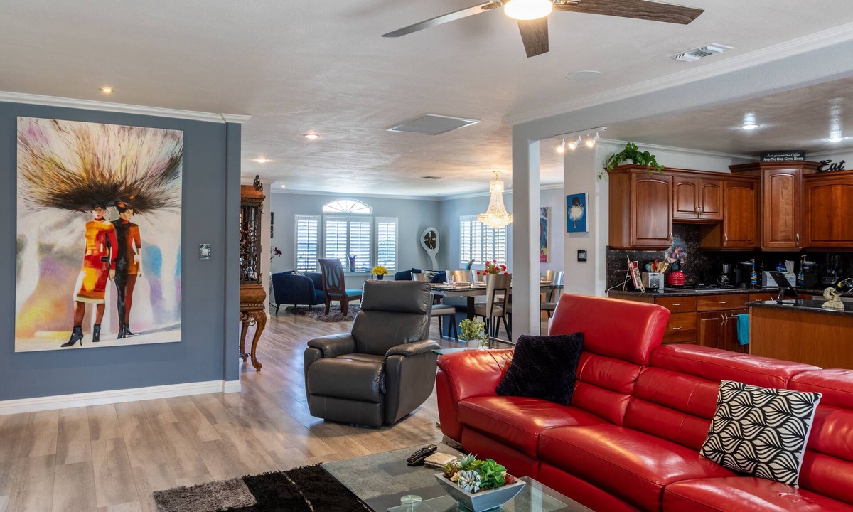 Ladera Heights House | Stunning, Pvt Lux Home-Modern Vibe-King Bed, Jacuzzi, Fire Pit, BBQ, Much More!