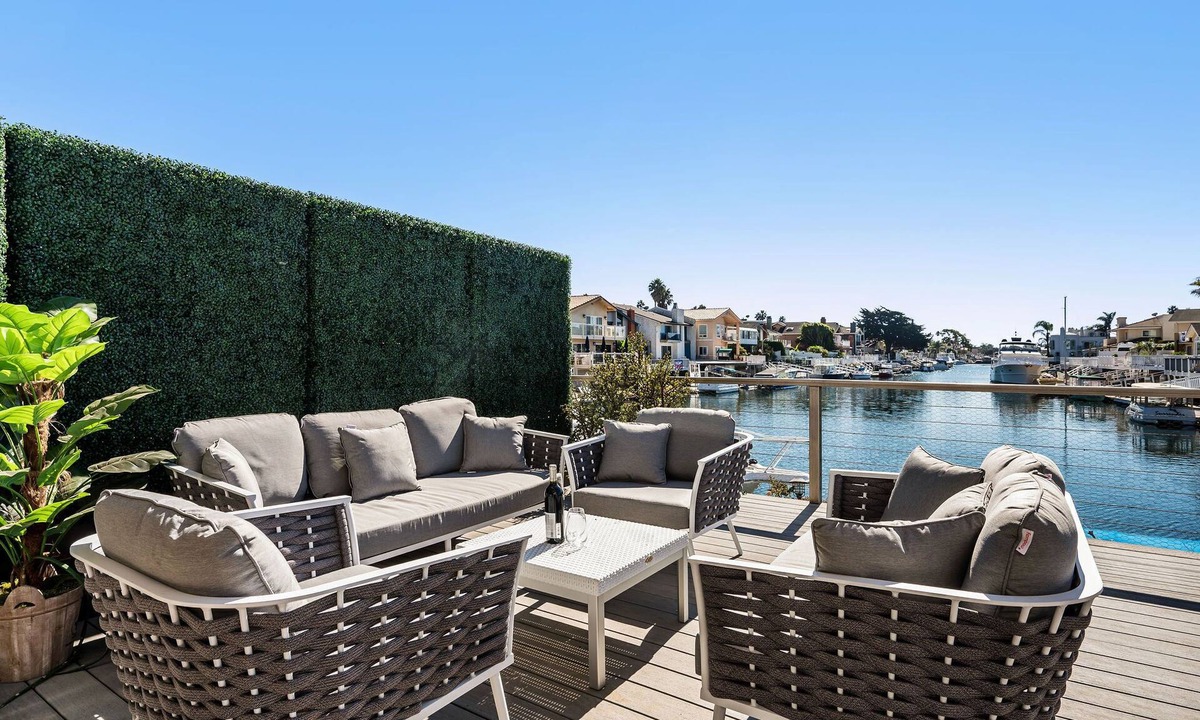 Via Marina House | Stunning, upscale waterfront house in Oxnard, CA