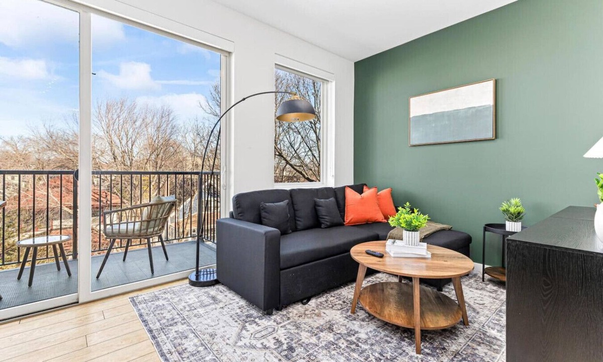 Carag Apartment | Stylish 1 Bed 1 Bath Condo w Patio, Wifi & Gym
