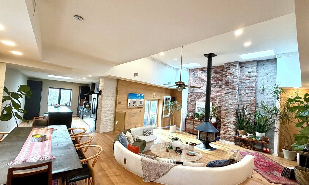 Southwark Apartment | Stylish 2 Bed 2 Bath MCM Home with Conversation Pit & Fireplace