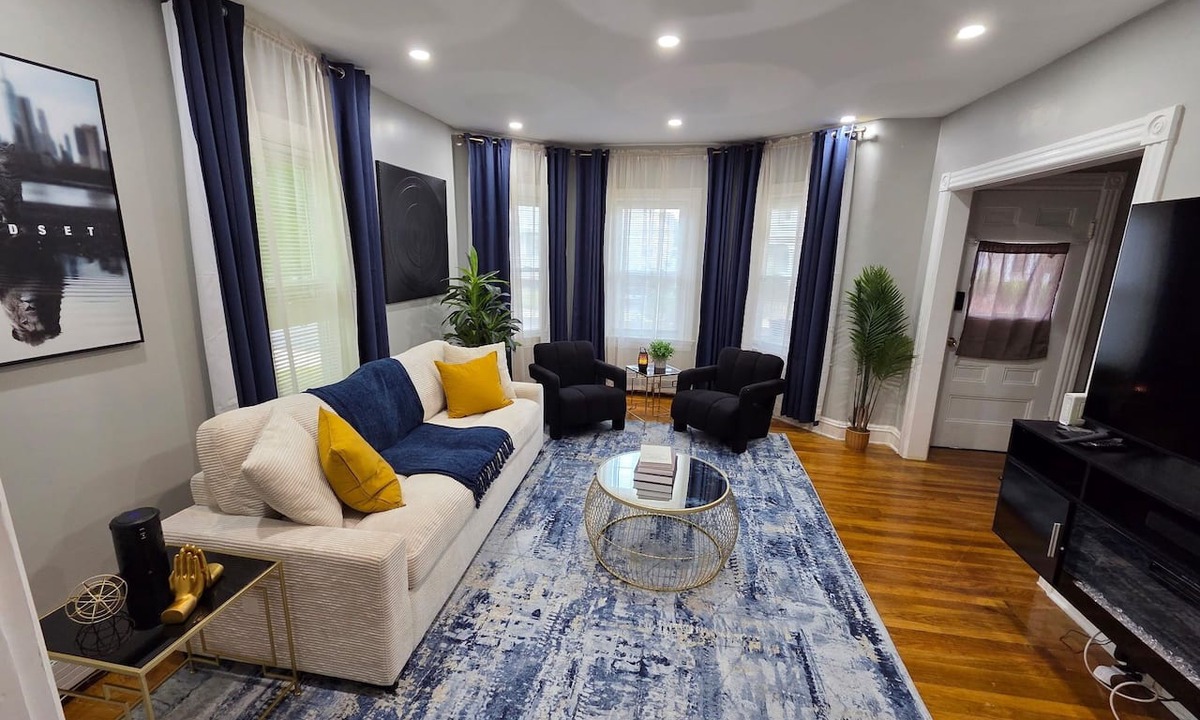 Attleboro Apartment | Stylish 2BR Sleeps 6 Near Gillette, Boston & Providence