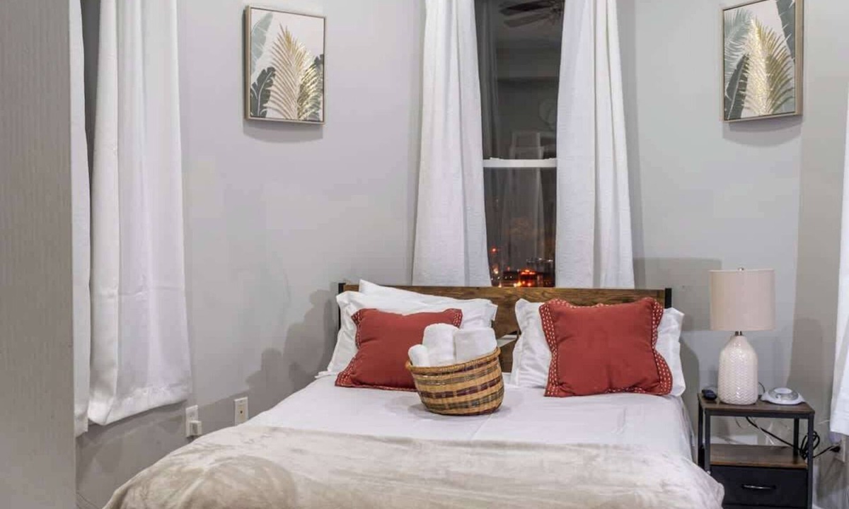 Eckington Condo | Stylish DC Condo w/Balcony, Steps to Metro