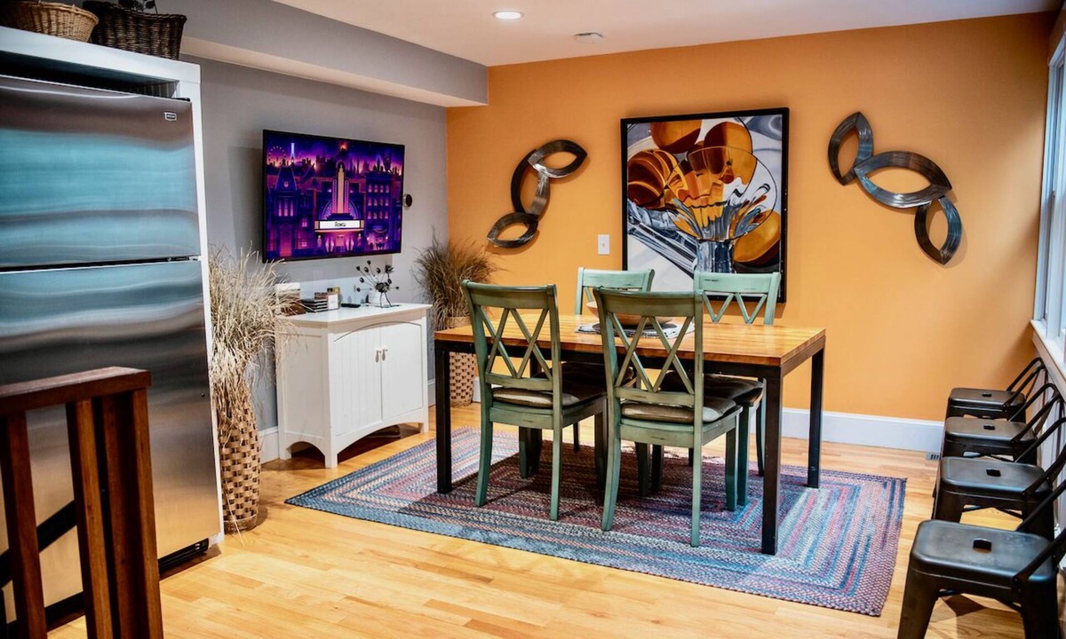 Commercial Street Condo | Stylish Dog-Friendly Condo - West End on Comm St