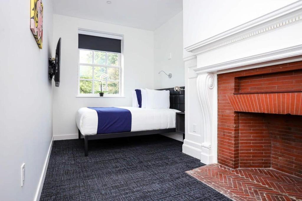 Fenway–Kenmore Apartment | Stylish Hotel Room in Boston's Fenway - Unit #107