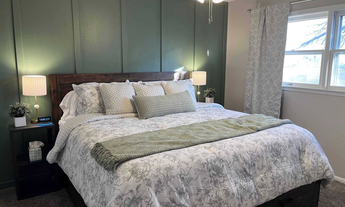 Sioux Falls Condo | Stylish Sioux Falls Stay|Theater Room & Arcade Fun
