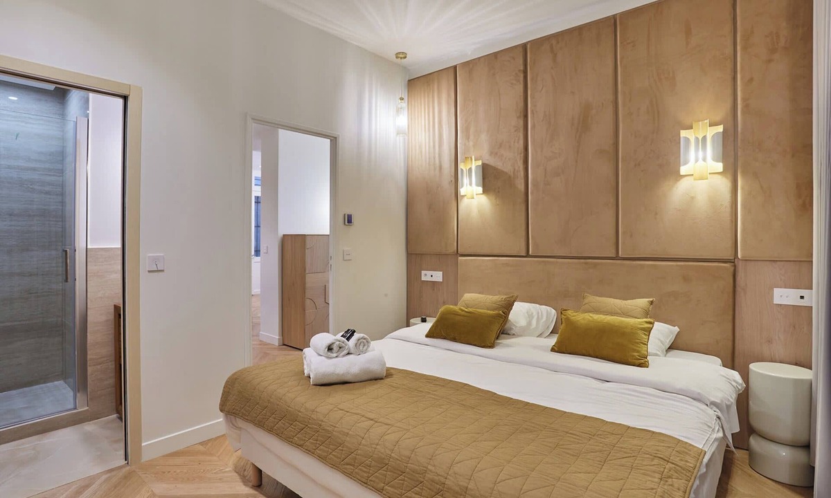 Saint-Vincent-de-Paul Apartment | Sublime Apartment Center of Paris