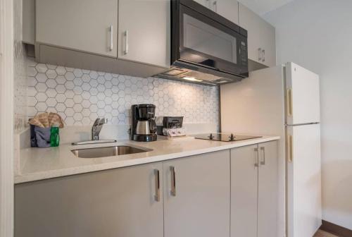 D'Iberville Hotel | Suburban Studios Biloxi North Area