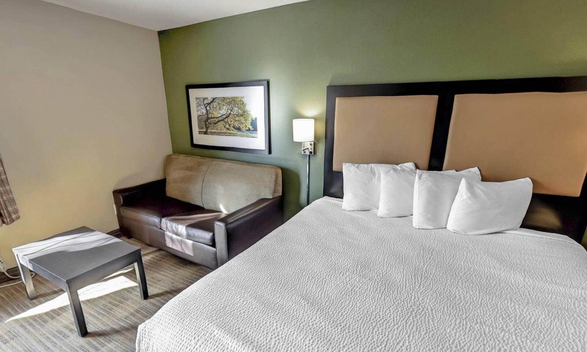 East Bloomington Hotel | Suburban Studios Minneapolis Bloomington