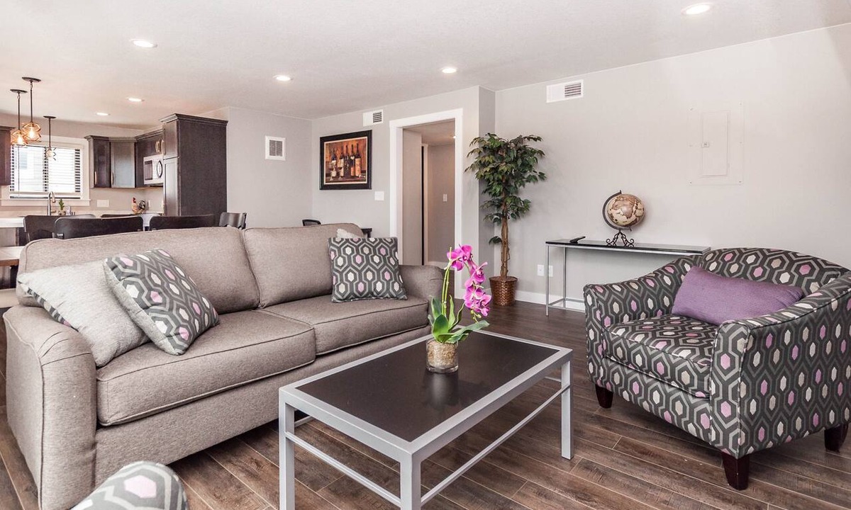 Kutzky Park Condo | Suites on 4th unit # 3 - 2 bdrm-2 bath-1 mile-Mayo Clinic