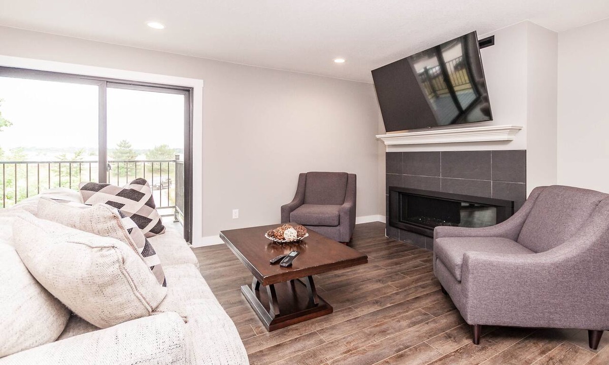 Kutzky Park Condo | Suites on 4th unit # 4 - 2 bdrm-2 bath-1 mile-Mayo Clinic