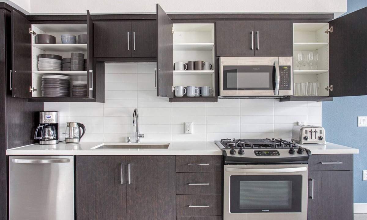 NoHo Arts District Apartment | Sunny North Hollywood 2BR w/Pool & Gym, nr Bars & Movies, by Blueground