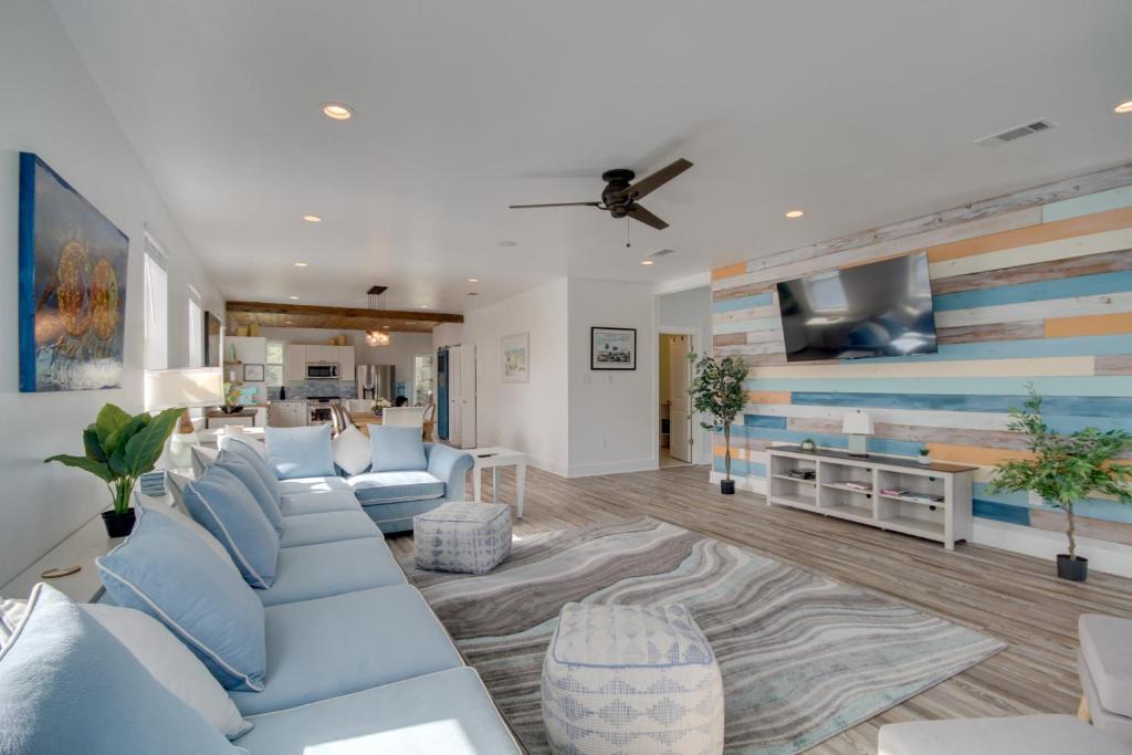 Waveland House | Sunny Waveland Home Rental w/Pool: Walk to Beach!