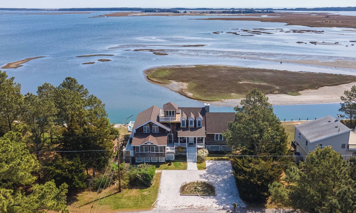 Deep Hole House | Sunrise View | Waterfront, Kayaks, Gorgeous Sunrises!