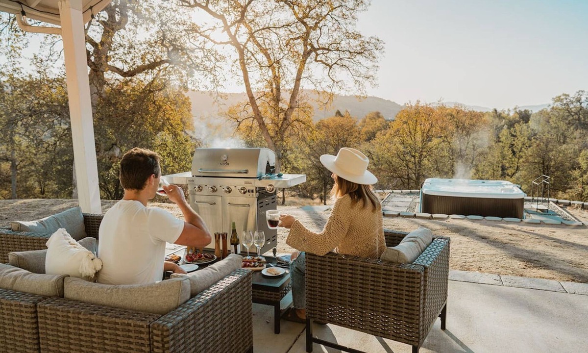 Oakhurst House | Sunset Glow Hidden Meadow BBQ Hottub by Casa Oso