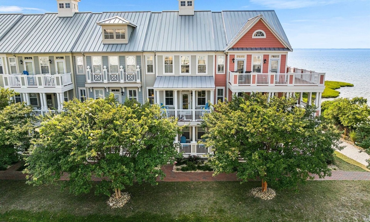 Sunset Island House | Sunset Island 36 Canal Side Mews West