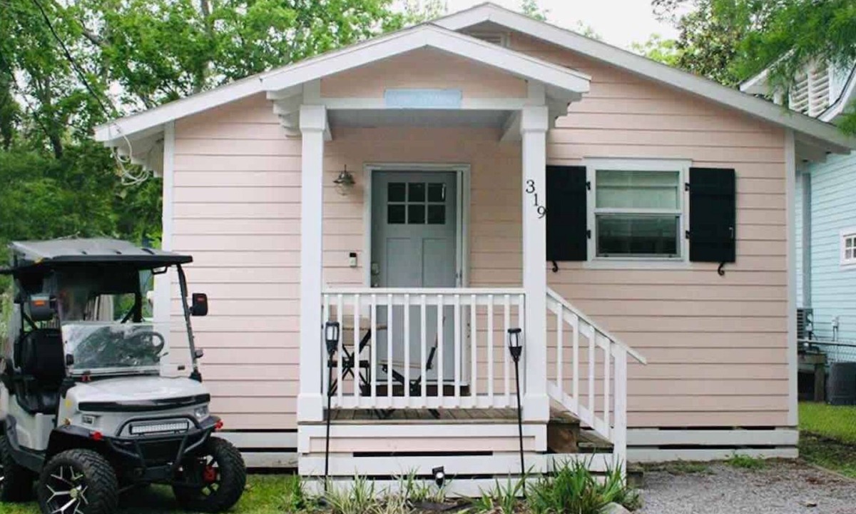 Old Town Cottage | Sunset Seranade with Golf Cart