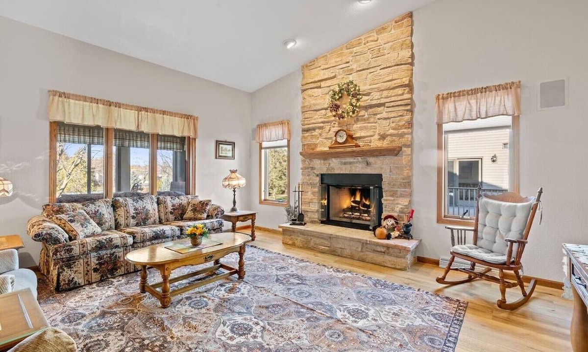 Sheboygan House | Sunset Vista- cozy two bedroom retreat