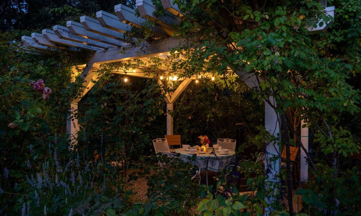 Solvang House | Sunshine Farmhouse - A Sanctuary in Solvang