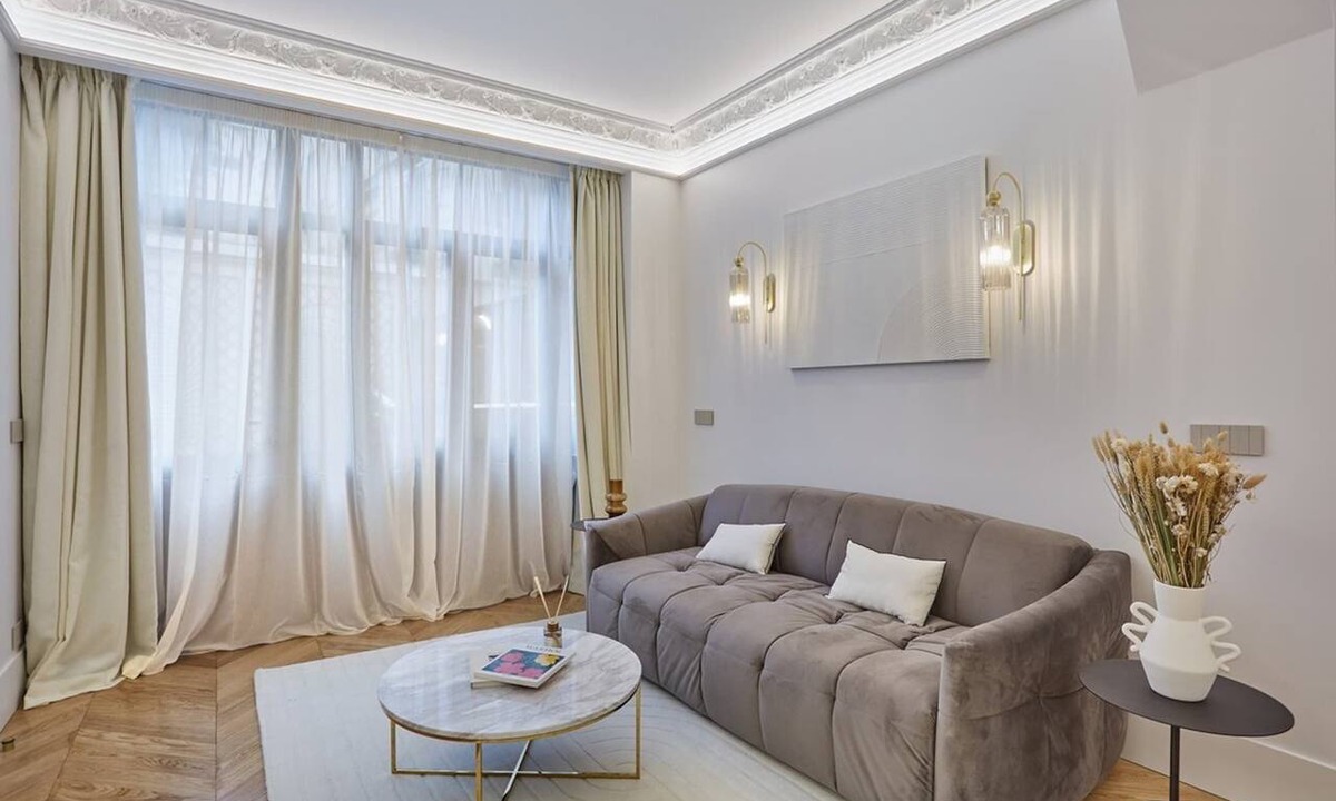8th Arrondissement Apartment | Superb AC Apartment Roosevelt Saint Honoré
