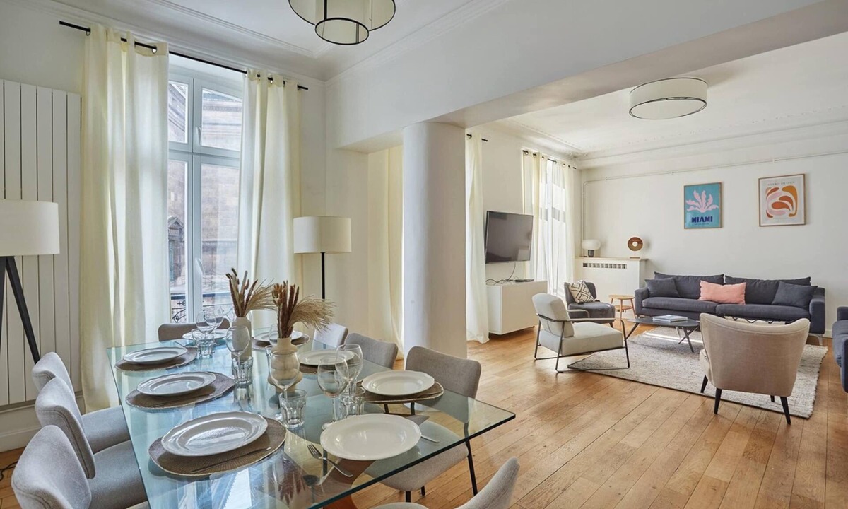 Saint-Vincent-de-Paul Apartment | Superb Apartment Center of Paris-montmartre