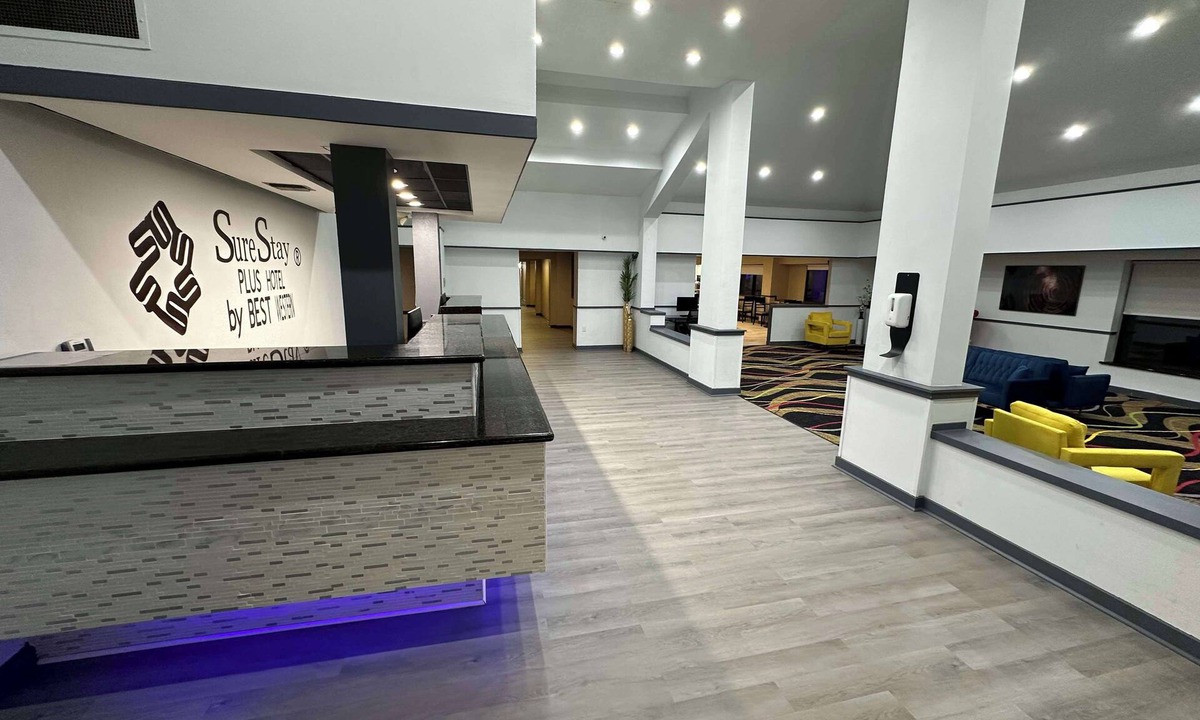 Mobile Hotel | SureStay Plus by Best Western Mobile I-65