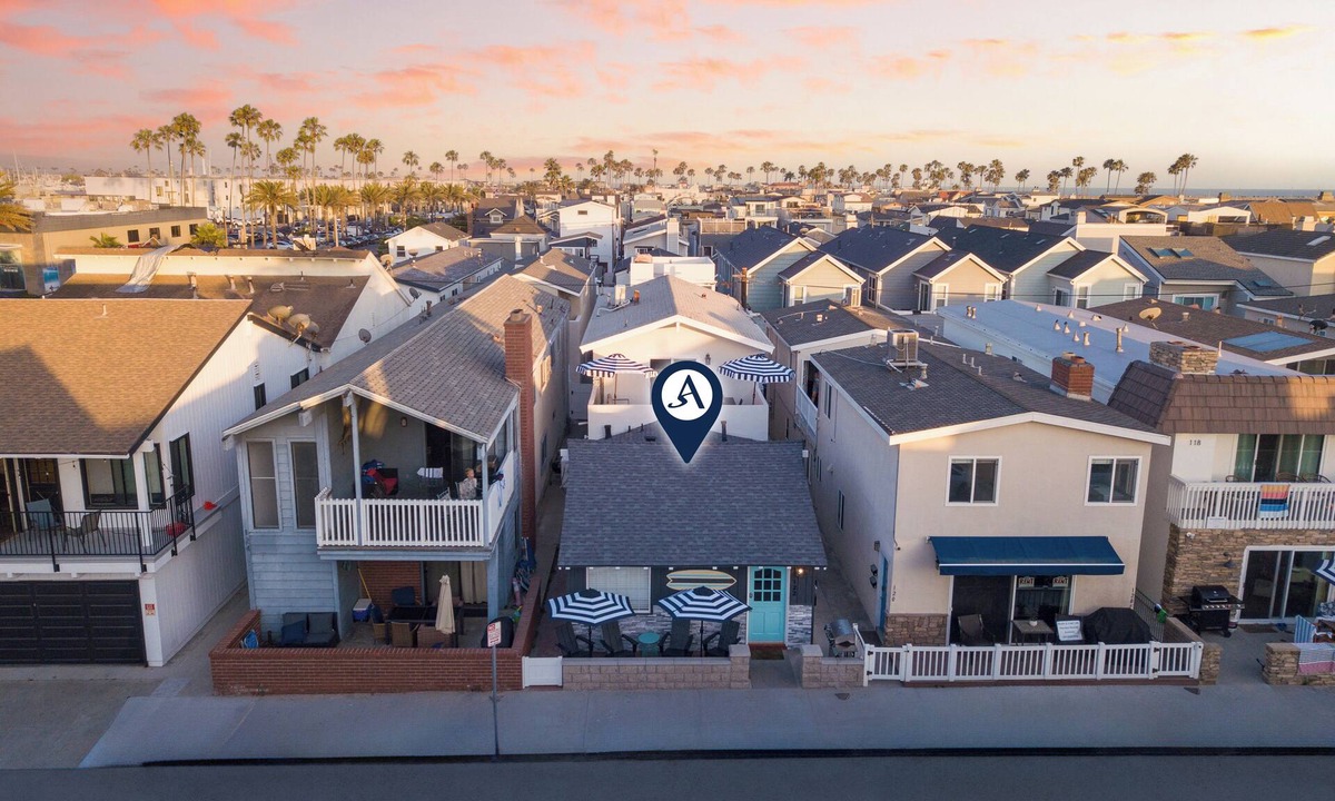 West Newport House | Surfrider Buyout by AvantStay | 2 Home Buyout By the Beach!