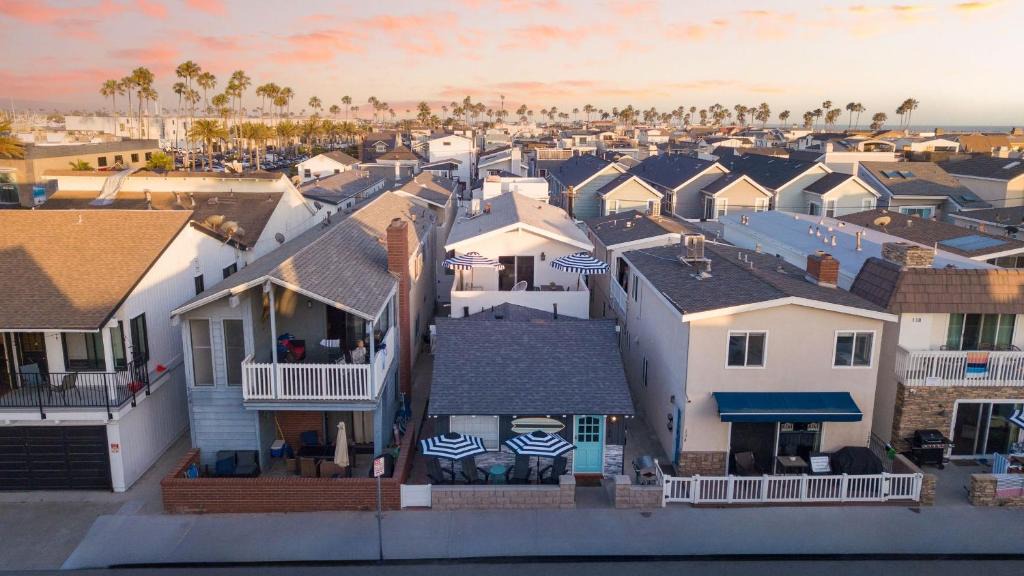 West Newport Apartment | Surfrider I by AvantStay