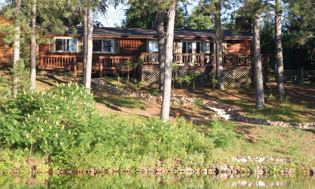 Little Round Lake House | Sweet, Cozy Round Lake Retreat. Freshly Renovated. Tastefully Decorated.
