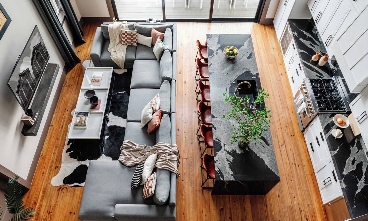 Faubourg Lafayette Hotel | The 1300 | 7 Bedroom Luxe Home, Heated Pool & Spa