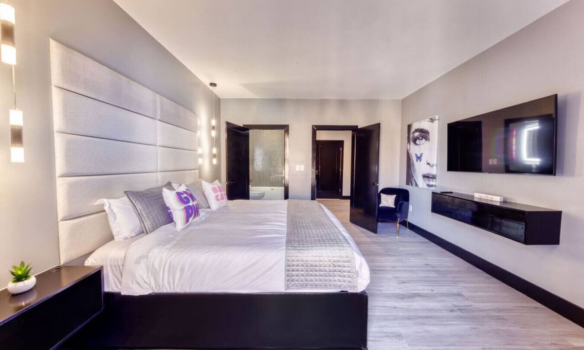 Biloxi Condo | The Bella`s Girls Night Suite, King Bed, Private Balcony