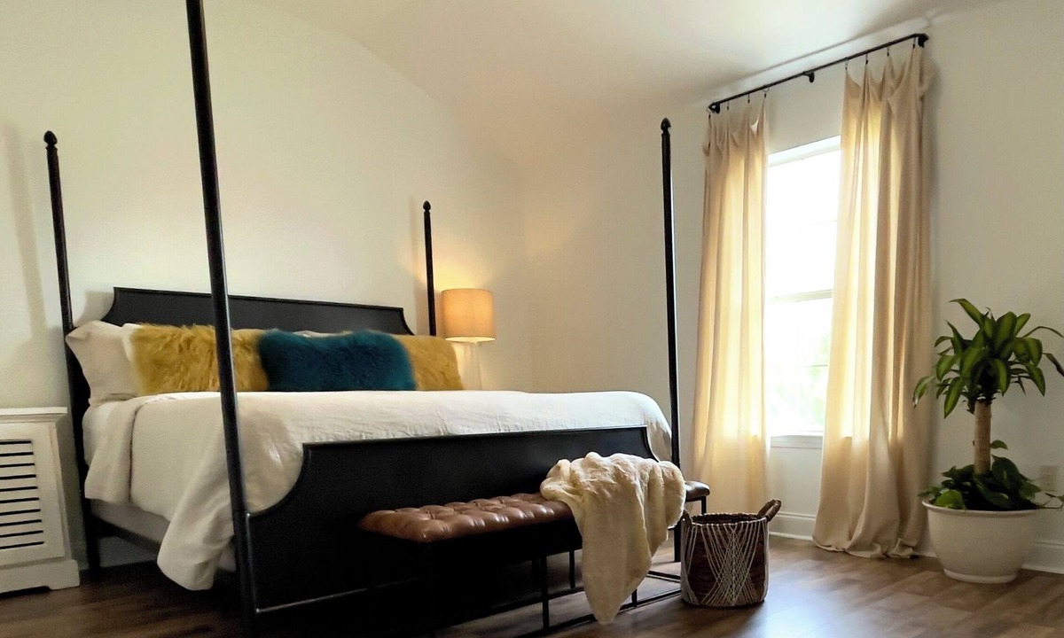 Braithwaite House | THE BELLE - Close to Downtown NOLA! Walk to the Naval Air Station Joint Reserve!