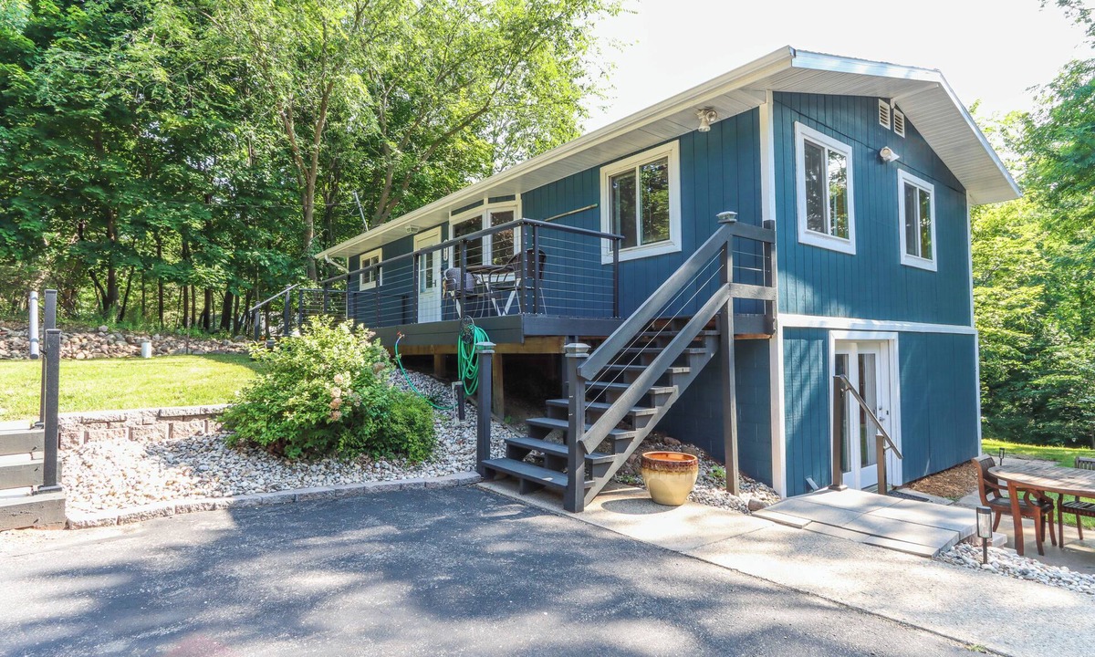 Pine River House | The Bluegill Inn, near Long Lake with firepit, game room, kayaks and more!