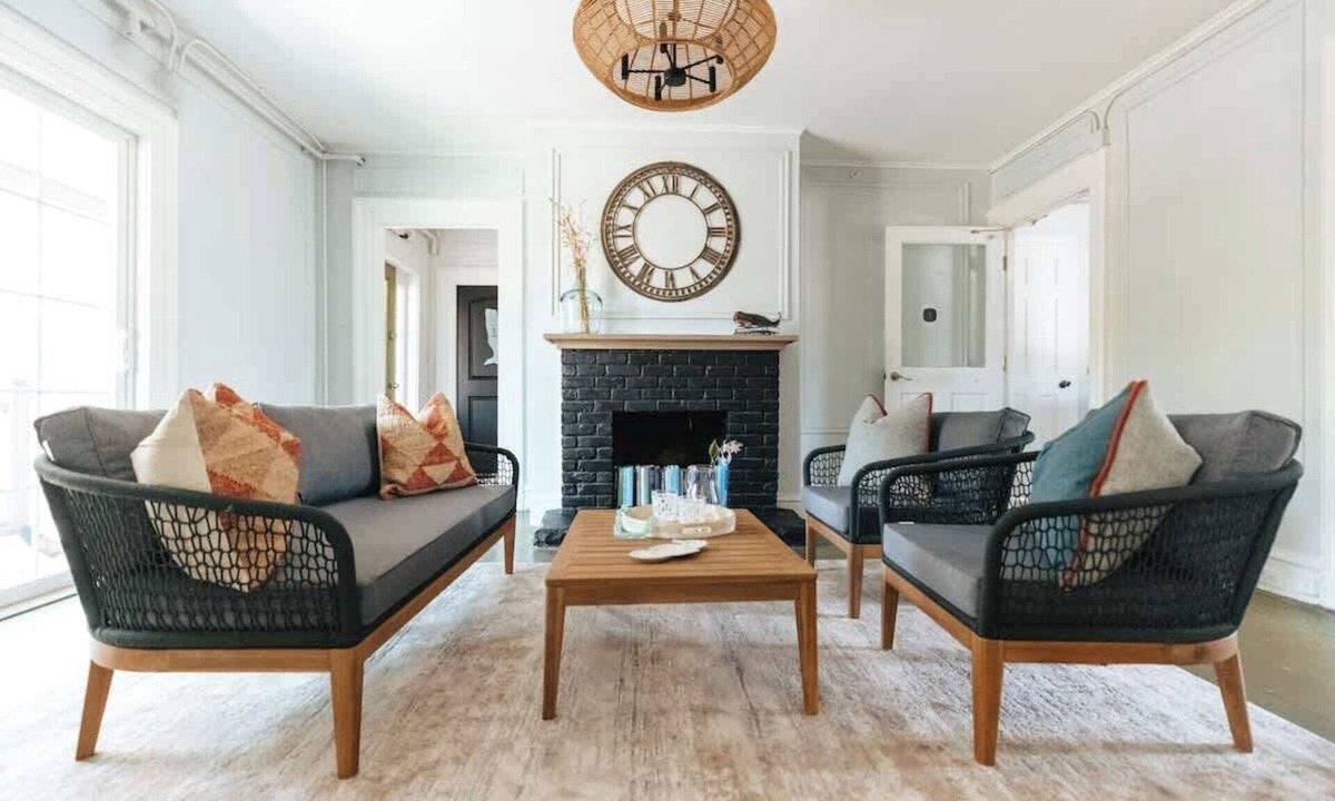Bellevue Avenue Historic District House | The Breakhouse Newport | Brand New 6BR/8BA Home
