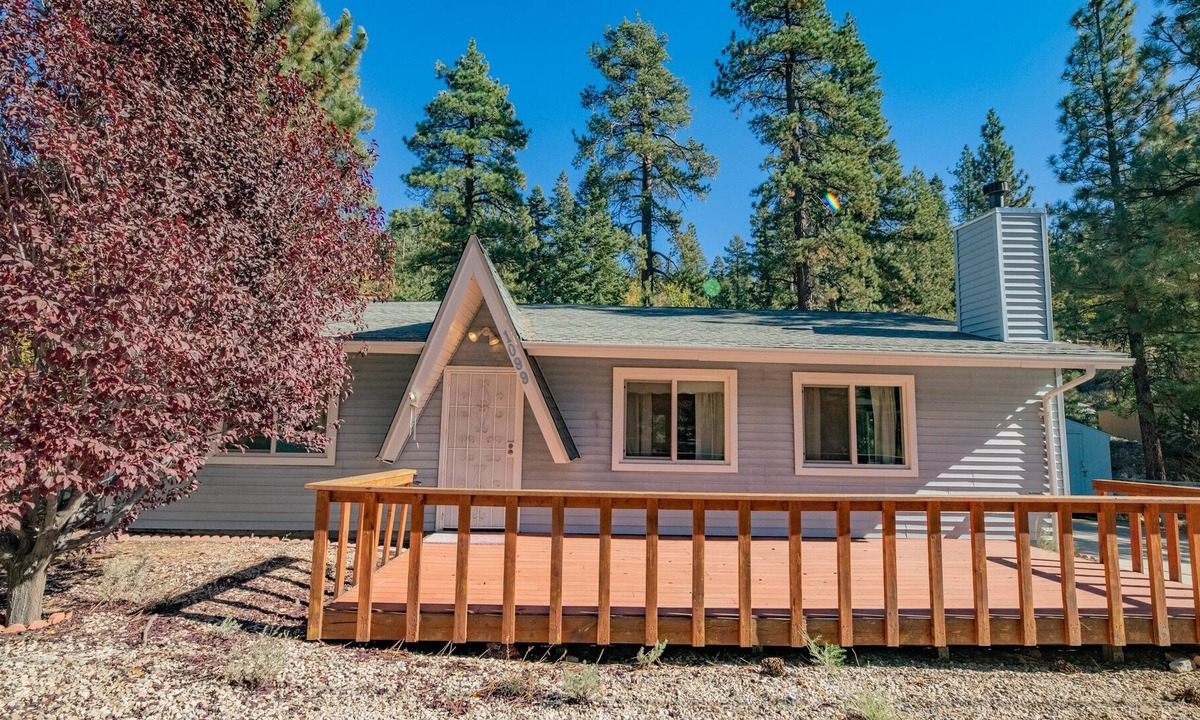 Fawnskin House | The Bunkhouse - Nestled by stunning trees of the San Bernardino Forest, Foosball table! Hot Tub!