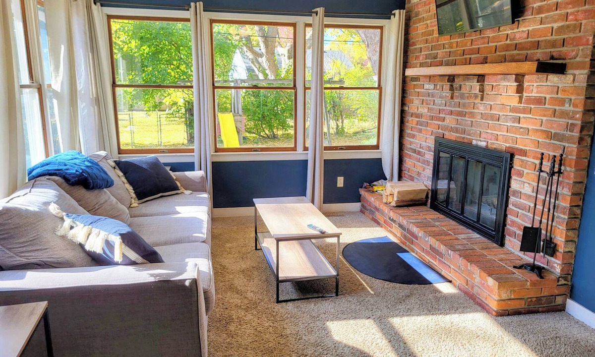 Ames House | The Central Hearth:Great for groups, families or crews. Sleeps 8 ISU 7 min away!