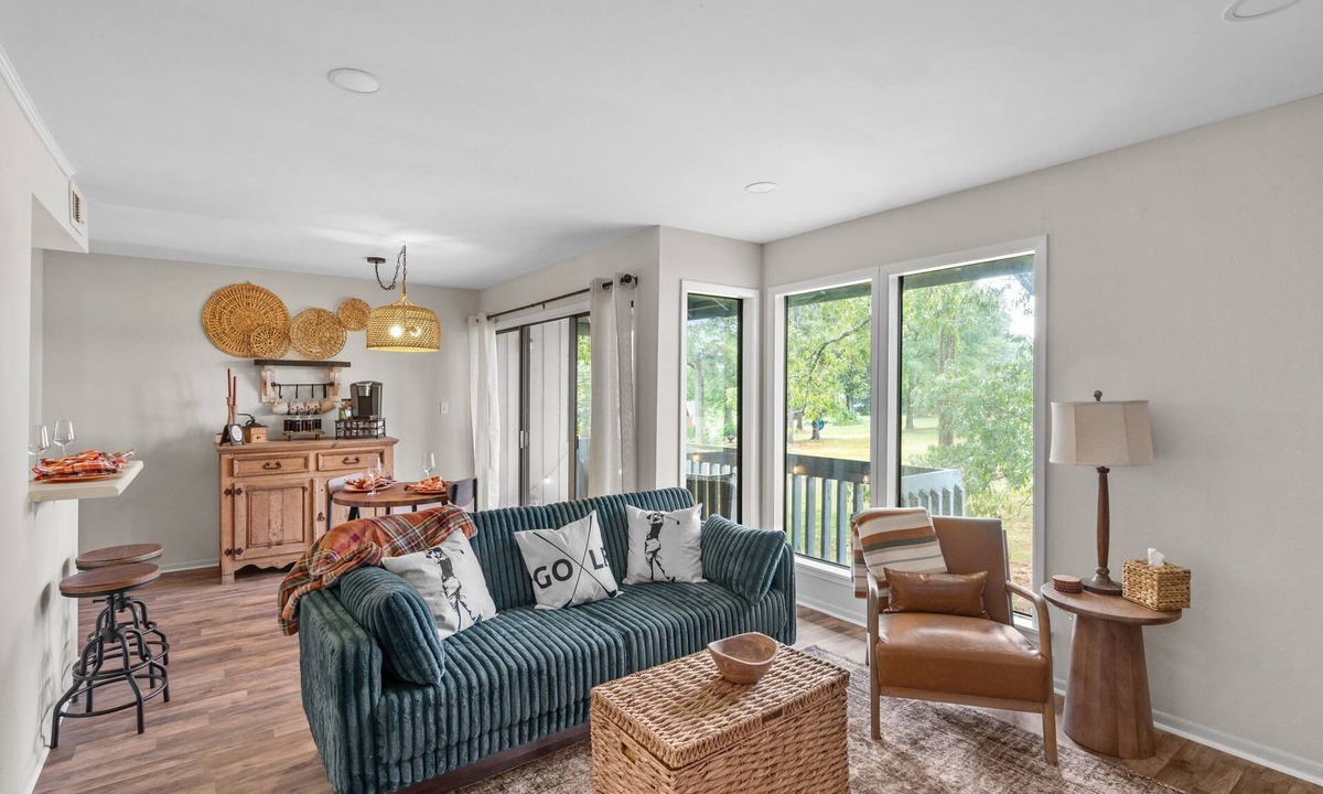 Daphne Condo | The Club House, 1-bedroom condo with WiFi, on the 18th hole in welcoming Daphne