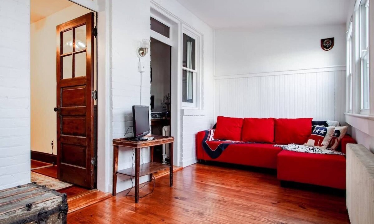 Capitol Hill House | ✢ The E St Retreat ✢ Lovely 3-BR Nestled between H St & Eastern Market ✢