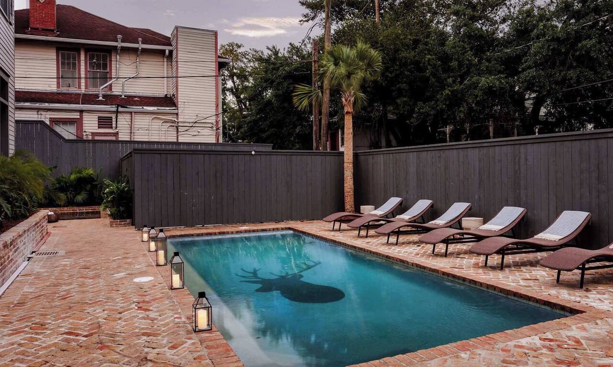 Touro Hotel | The Estella, 6BR Garden District Suite,Shared Pool