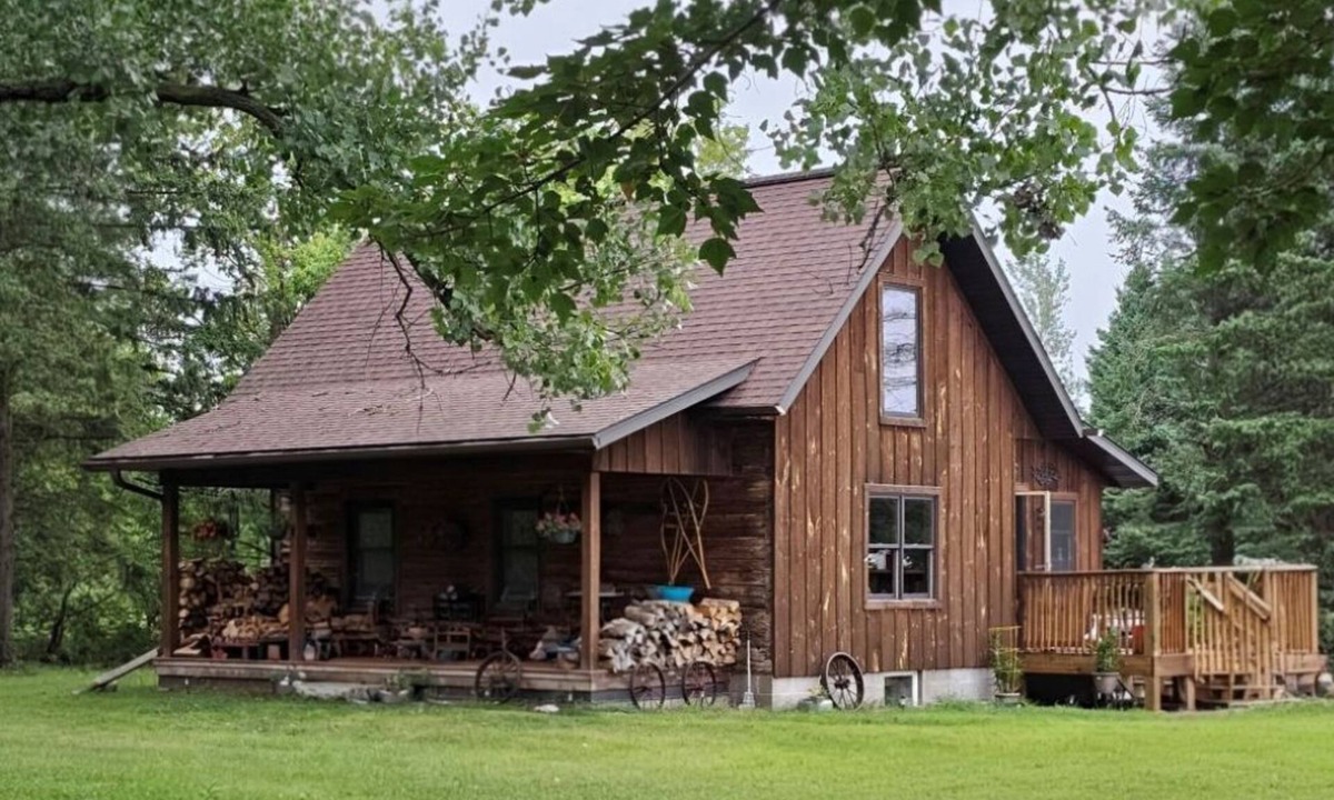 Grantsburg House | The Farmhouse at Historic Grettum Farms 20 Private Acres Wildlife Trails