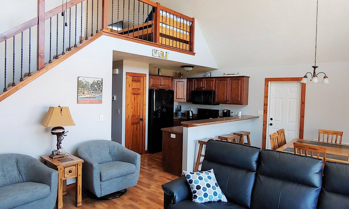 Spirit Lake Cabin | The Good Life Cabin - Bridges Bay Resort in Okoboji, Iowa