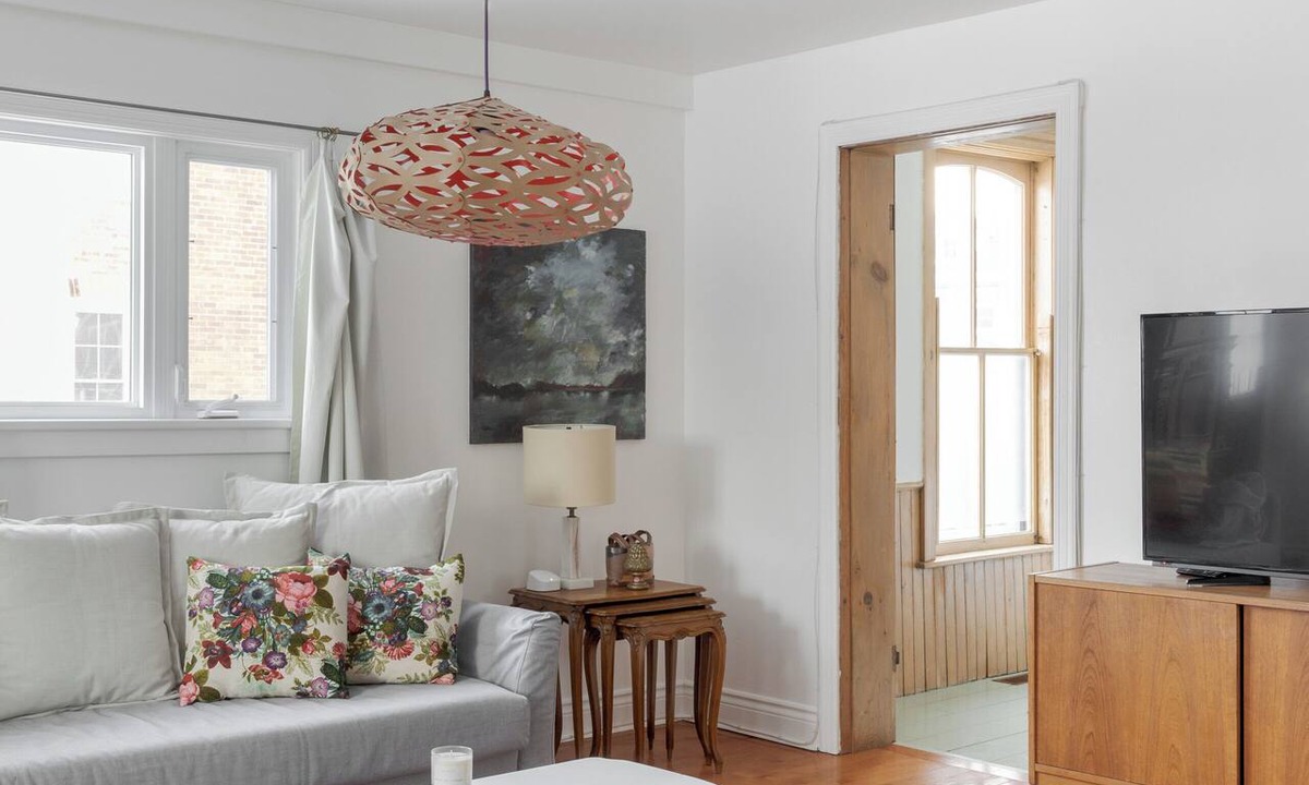Prince Edward House | The Harrison | Loft | 1 Bedroom Steps to Picton