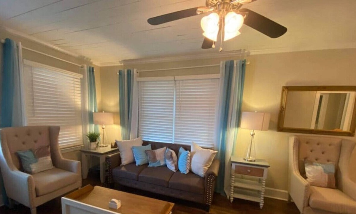 New Iberia House | The Lost Ruby, a gem of a bungalow in New Iberia, Louisiana