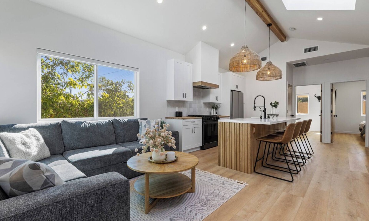 Thousand Oaks House | The Oaks - Luxury Stay Near Malibu, Patio, Fire Pit, Fast Wifi, 2 Bedroom