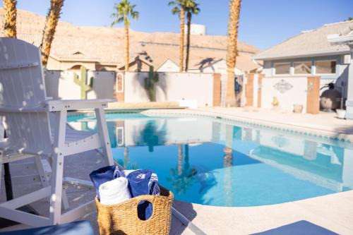 Mesquite House | The Perfect Getaway & Bunkhouse Casita with Heated Pool & Epic Game Room