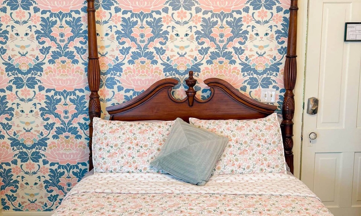 Galena Bed & Breakfast | The Persian Room at The Painted Cat B&B - Just a short walk to Main Street!