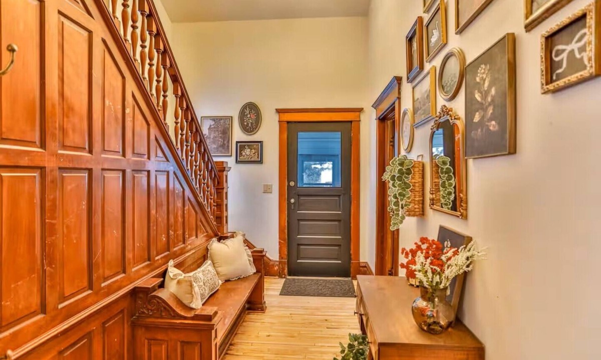 Wausau House | The Relic House - 4+ Bedroom Vintage Experience