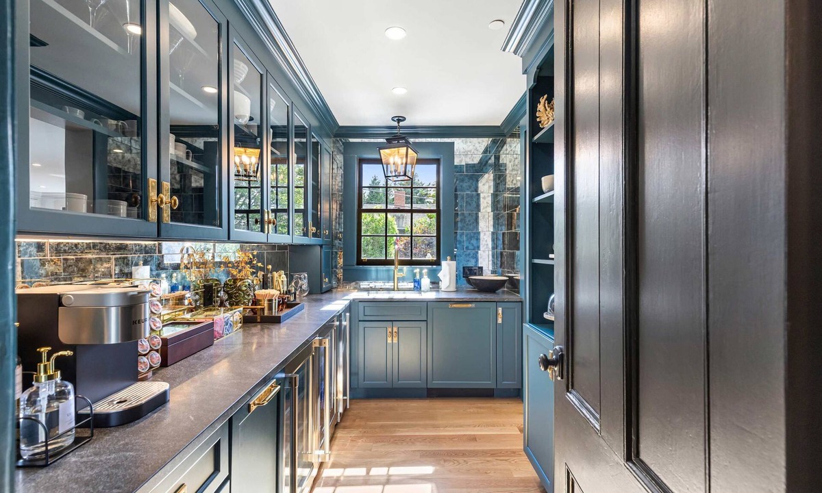 Newport House | The Royce on Pelham - Luxury Family Estate