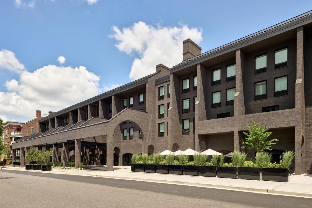 Old Town North Hotel | The Satire, Autograph Collection